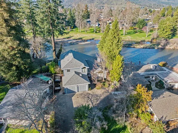 1352 E Park St, Grants Pass, OR 97527