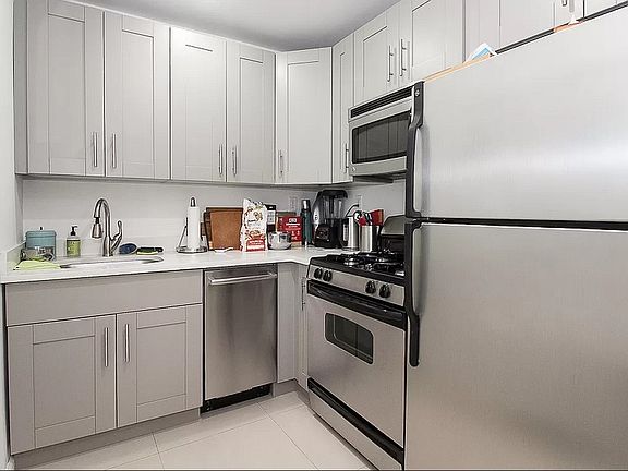 3rd image of 424 E 10th St APT 6B