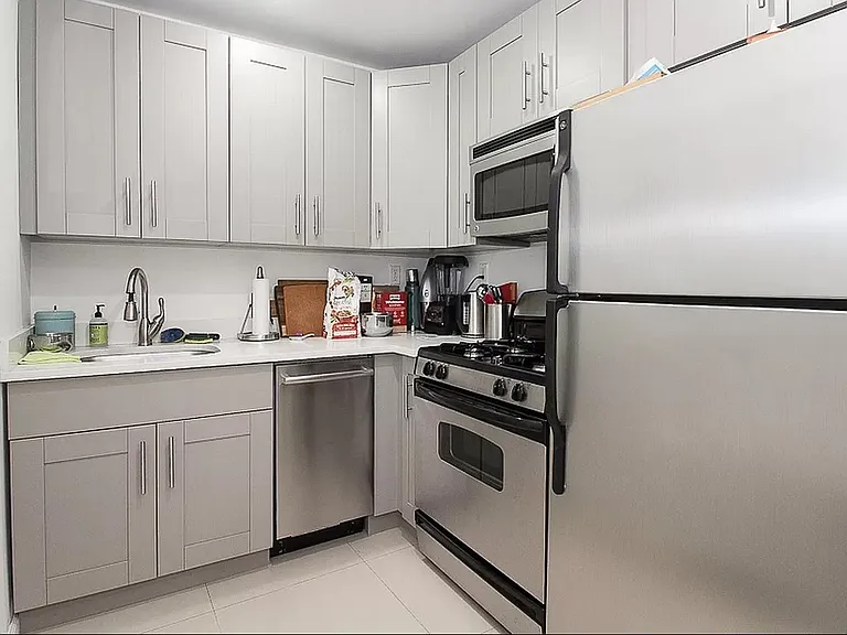 424 E 10th St #6B — Photo 3