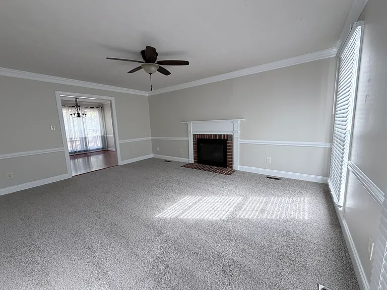 6112 Moncreiffe Rd — Photo 2