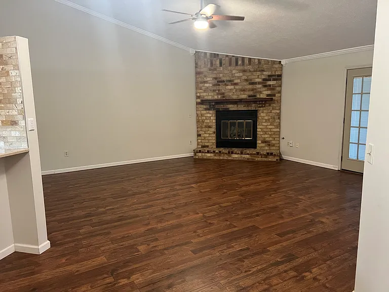 2401 Bentree Ct — Photo 2