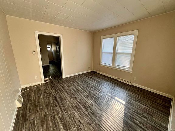 4th image of 1028 Kinyon St