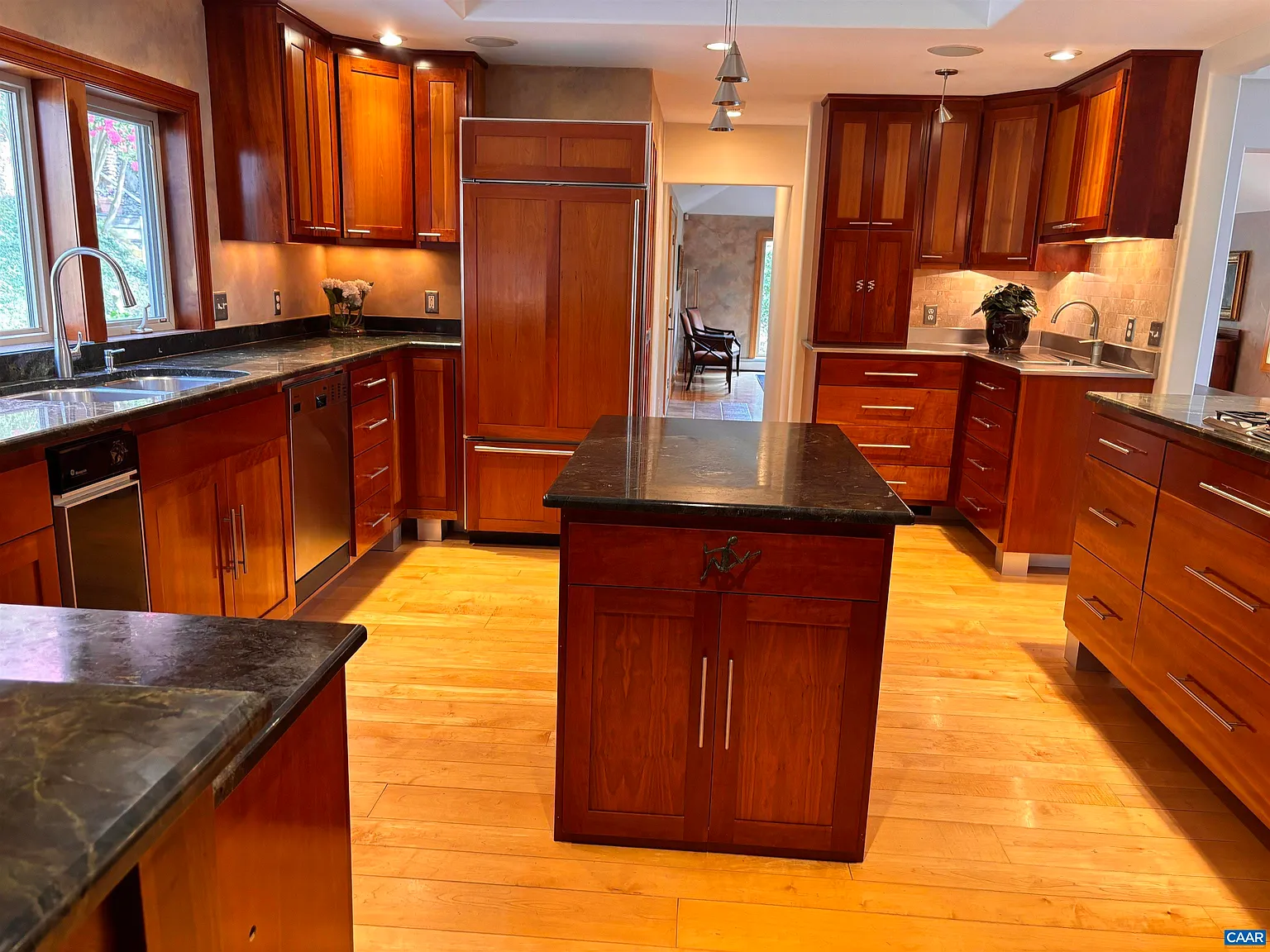 4 bed, 2.5 bath, 3328 sqft, $6,500 — Photo 2
