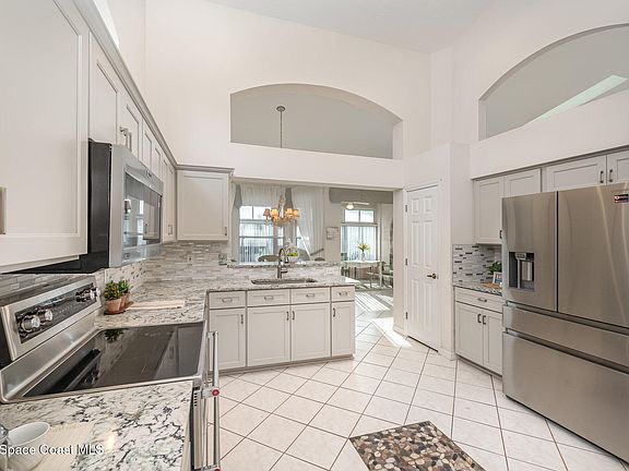 3rd image of 518 Renaissance Ave