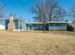 218 N 16th St, Chariton, IA 50049