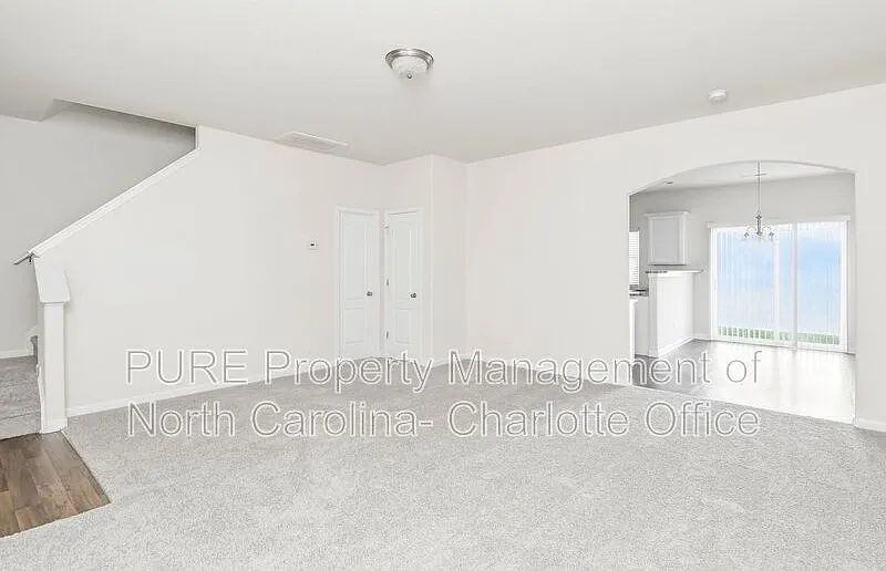 4 bed, 2.5 bath, 1661 sqft, $1,849 — Photo 3