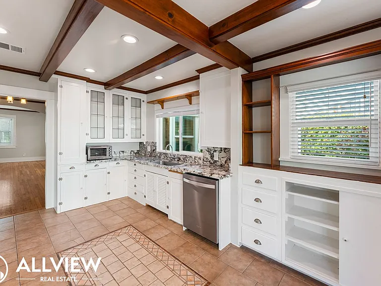2474 Santa Ana Ave — Photo 13