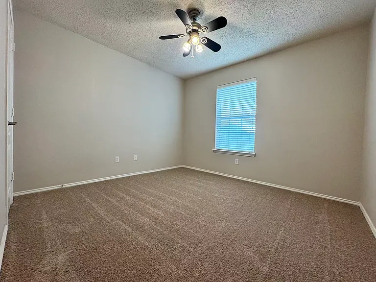 1202 Meadowgate Dr — Photo 15
