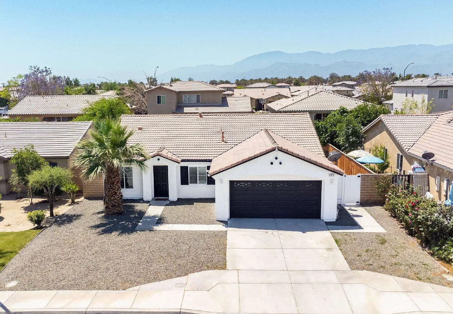 4 bed, 2.0 bath, 1841 sqft, $3,400 — Photo 3