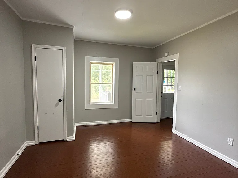 535 N College St — Photo 4