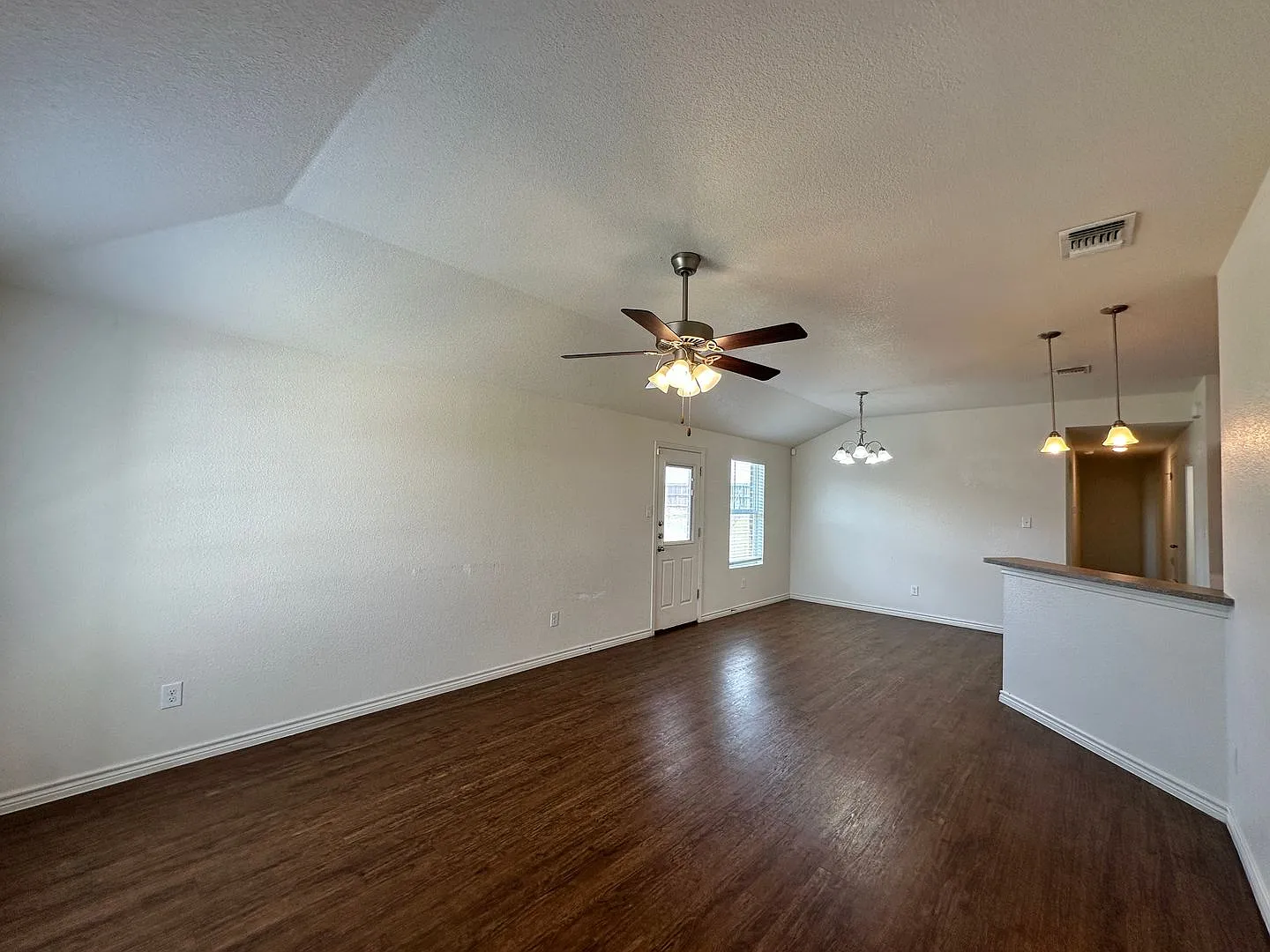 901 Lasso Dr — Photo 2