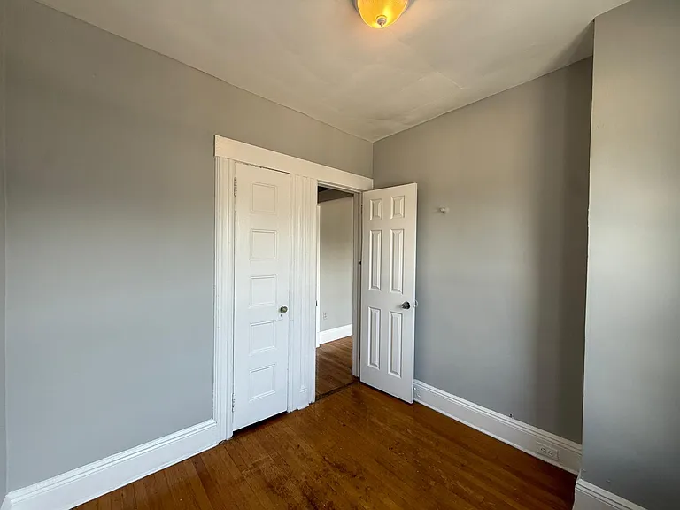 95 W 52nd St #2 — Photo 3