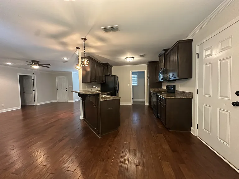 202 White Oak Dr — Photo 5