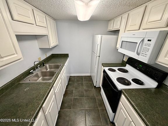 4th image of 1550 E 2nd St APT Q98