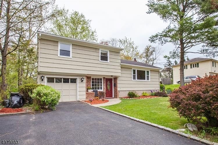 1st image of 15 Barton Dr
