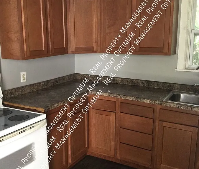 1114 Hawthorne St — Photo 2