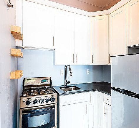 3rd image of 1259 Pacific St #1F