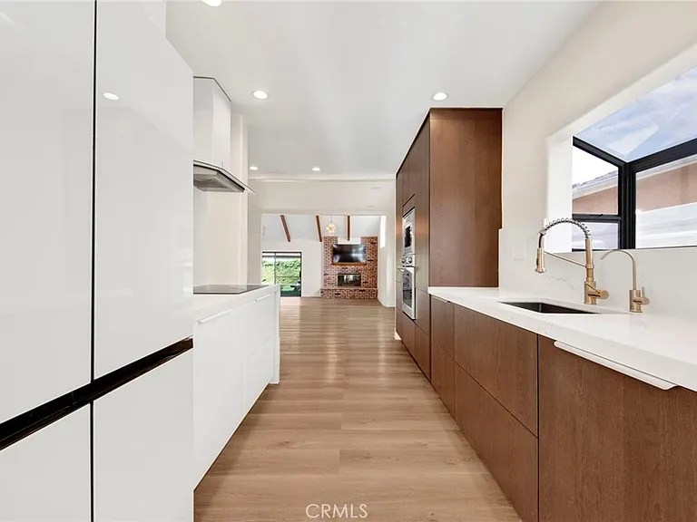 1432 N Catalina St — Photo 6