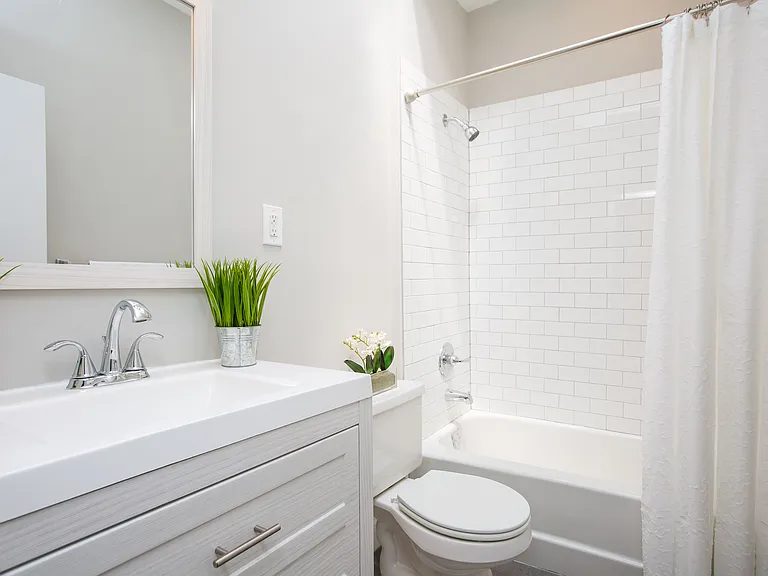 second bathroom (upstairs)