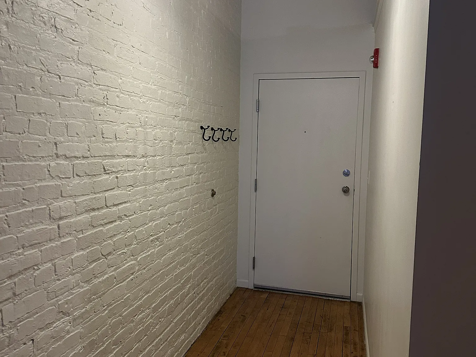 1 bed, 1000 sqft, $1,300 — Photo 2