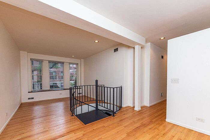 1st image of 1301 N Hoyne Ave #1REAR