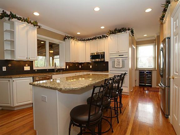 Granite countertops SS appl 