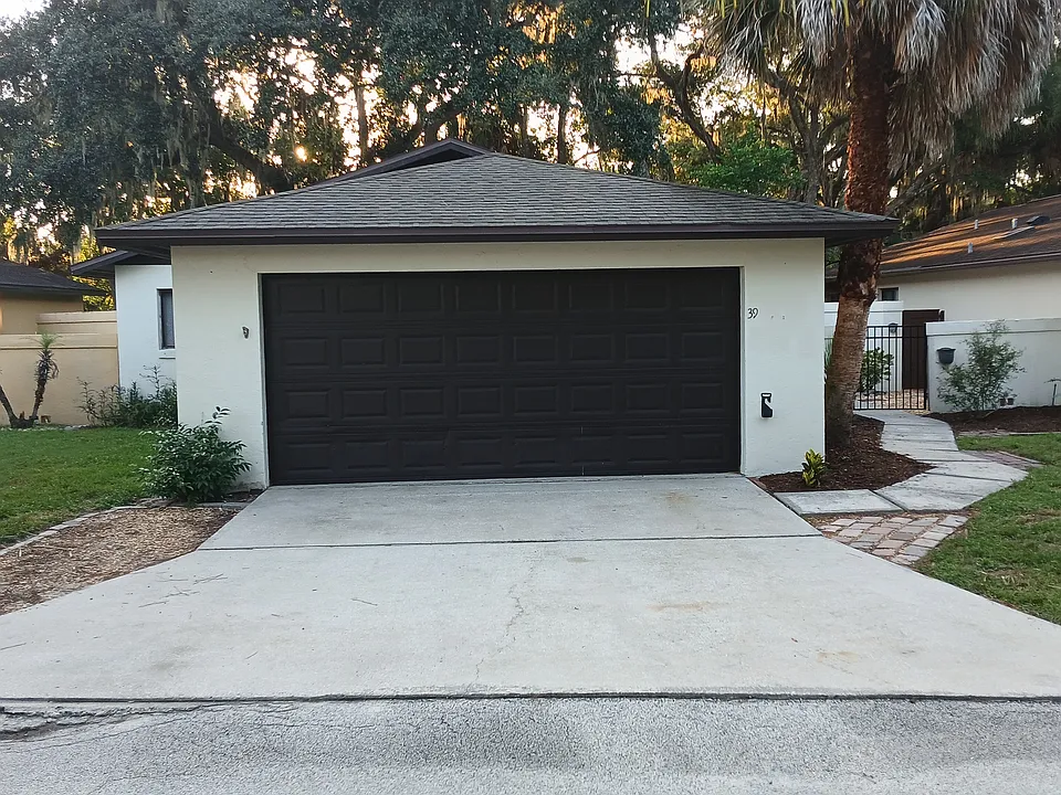 39 Club House Dr