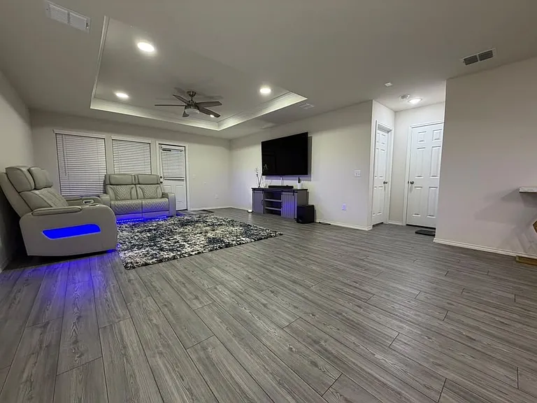 1028 Vernon Dr — Photo 3