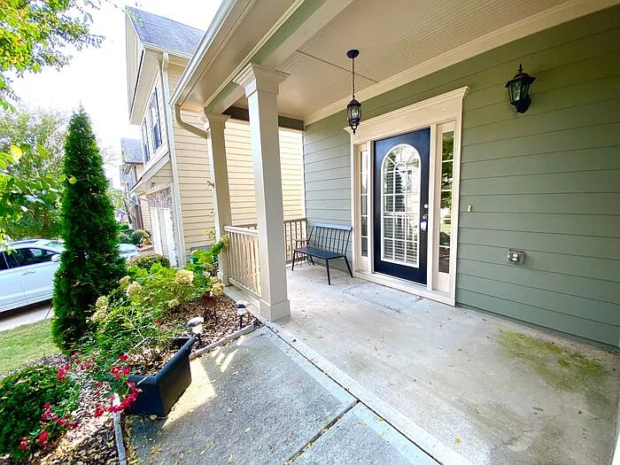 302 Montgomery Way — Photo 2