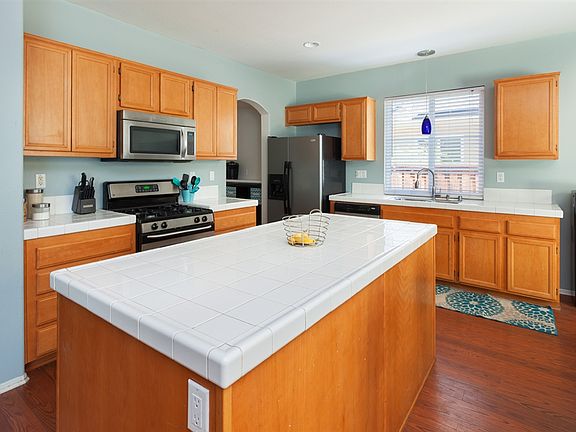 4th image of 27884 Almont Way