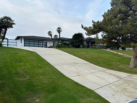 2nd image of 3946 Claremont Dr