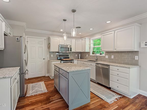 3rd image of 10913 Parkgate Ln