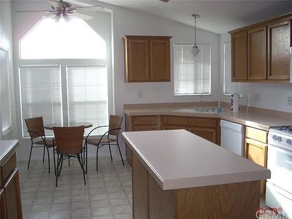 Big bright kitchen and breakfast nook