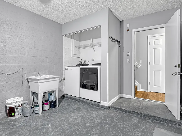 3464 Commodore Ct — Photo 27