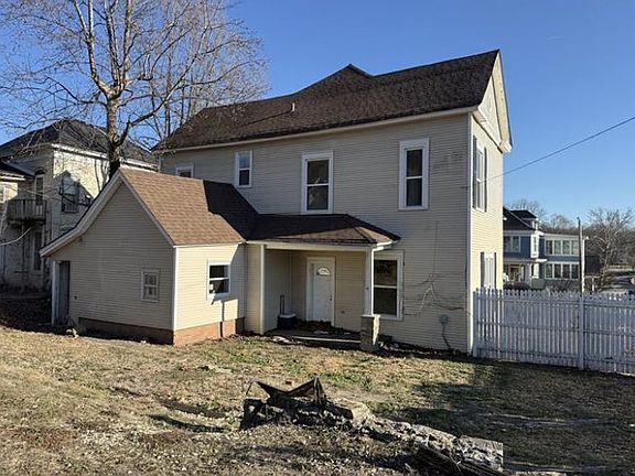 2nd image of 1115 Georgia St