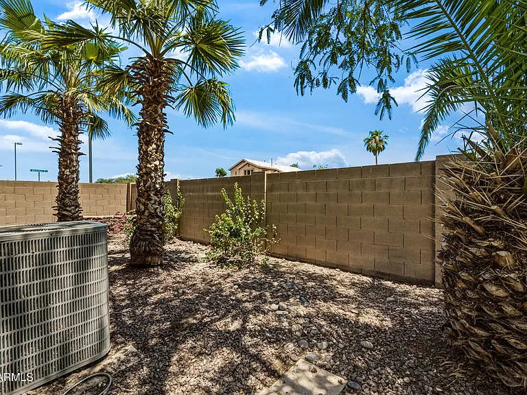 3289 E Waterman St — Photo 35