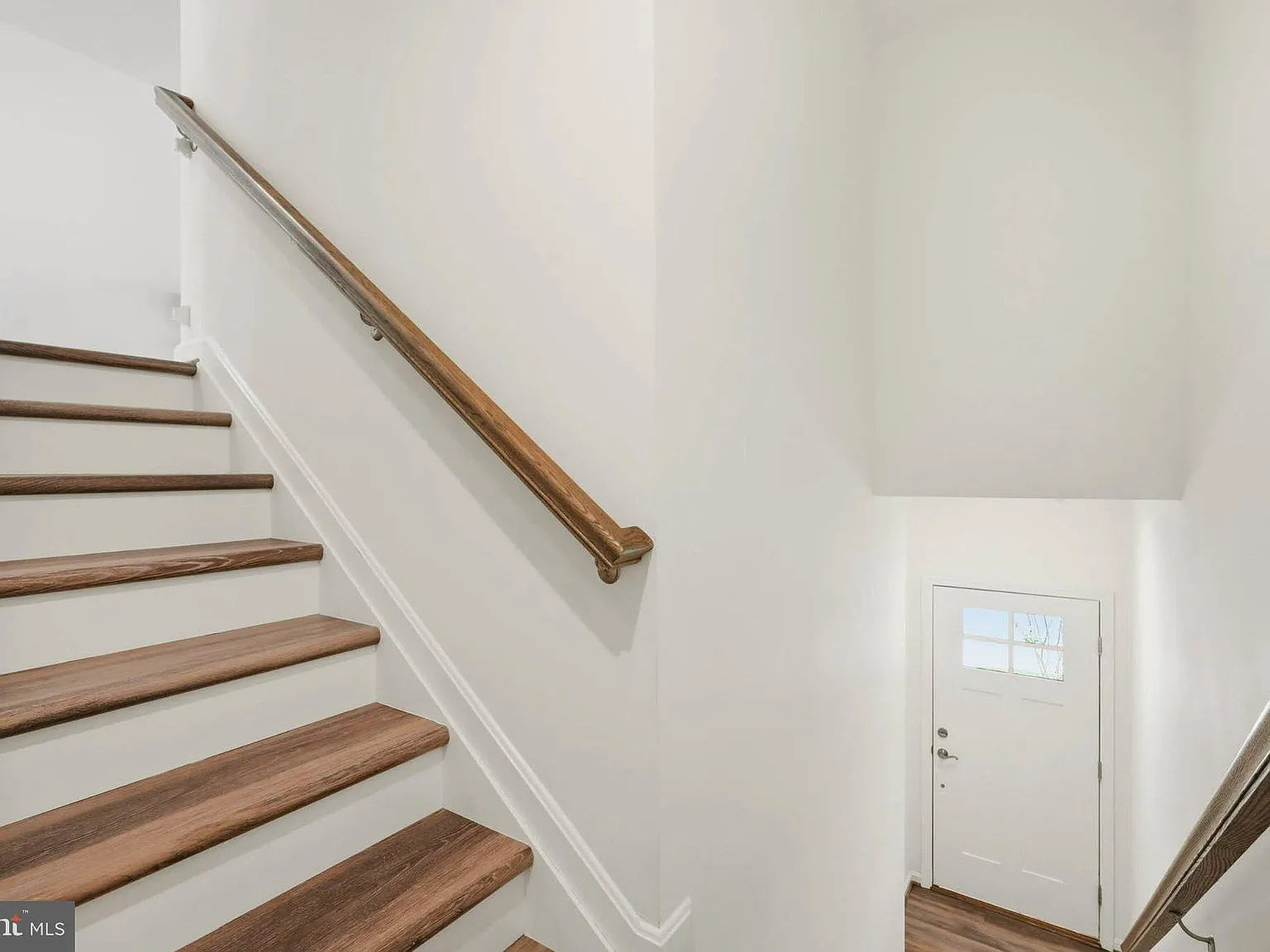 4 bed, 3.5 bath, 2425 sqft, $3,200 — Photo 3