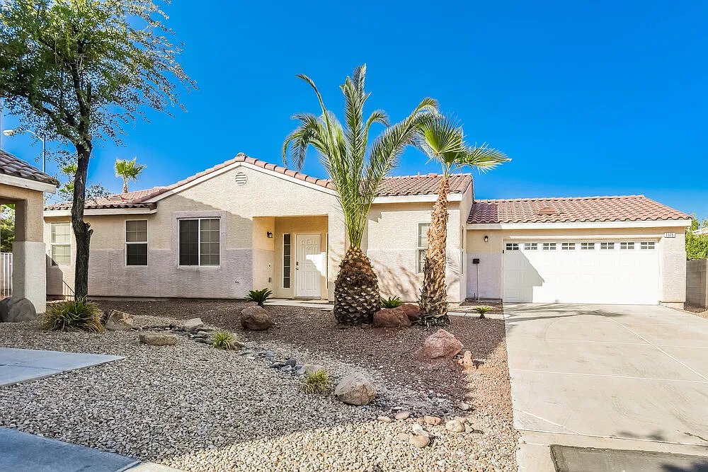3 bed, 2.0 bath, 1416 sqft, $2,240 — Photo 1