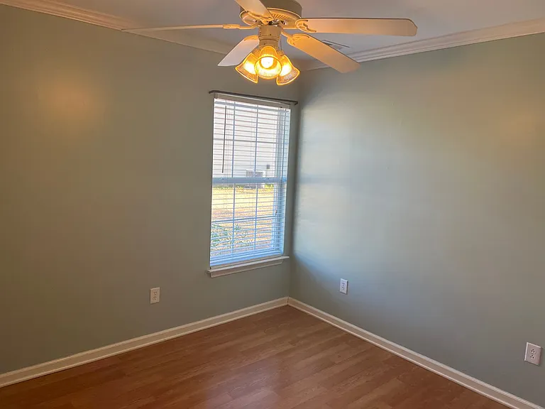 408 Moat Ct — Photo 18