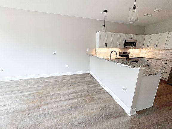 3rd image of 215 E Lincolnway #207B