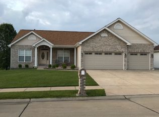 2098 Roselake Cir, Saint Peters, MO 63376