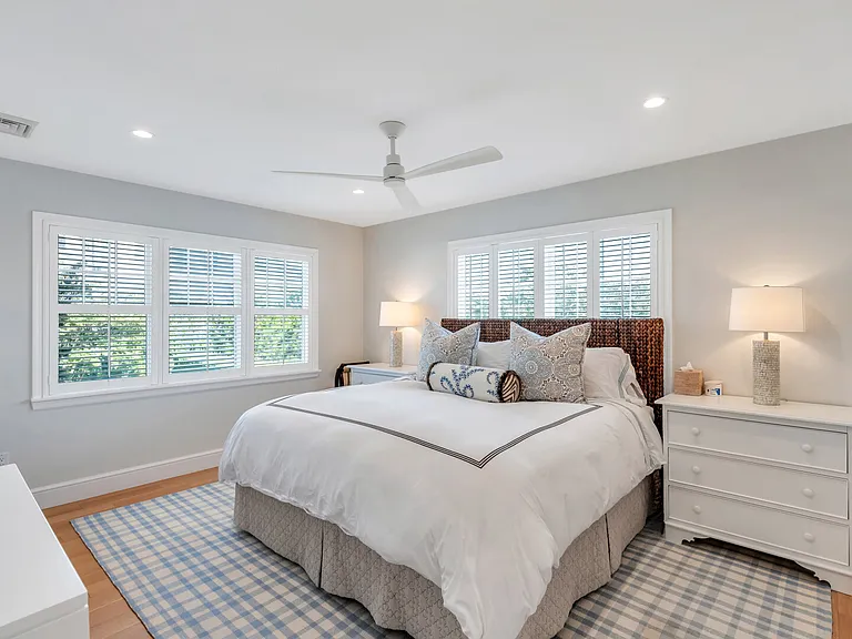 125 Dune Rd — Photo 35