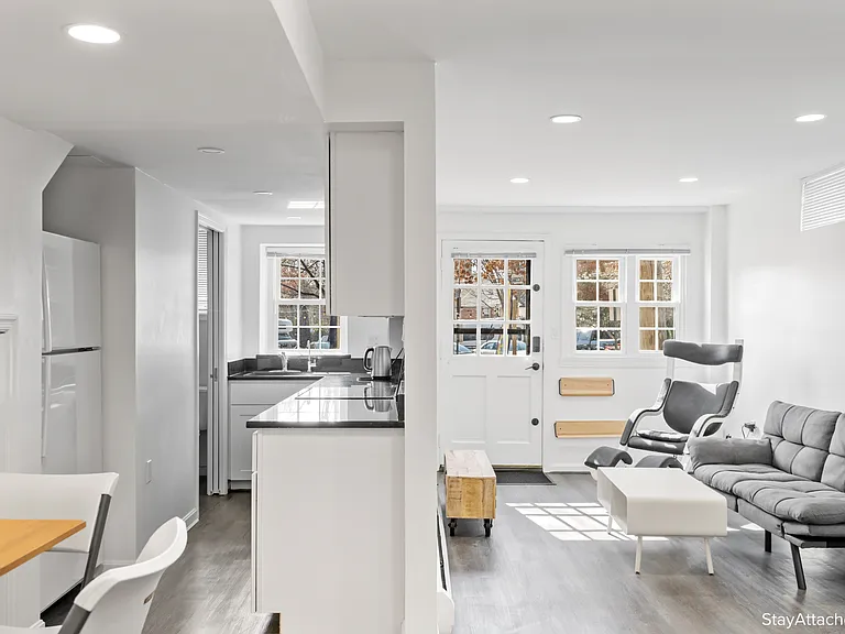 4464 Greenwich Pkwy NW — Photo 12