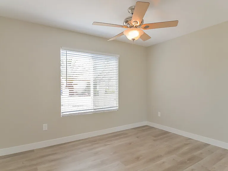1100 Sport Of Kings Ave — Photo 12