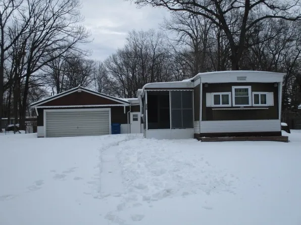 305 Champlain Ave, Houghton Lake, MI 48629