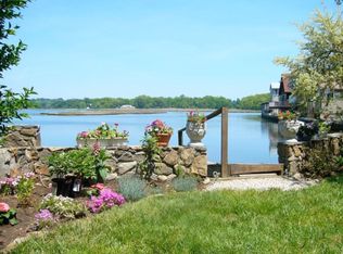 205 Hillspoint Rd, Westport, CT 06880