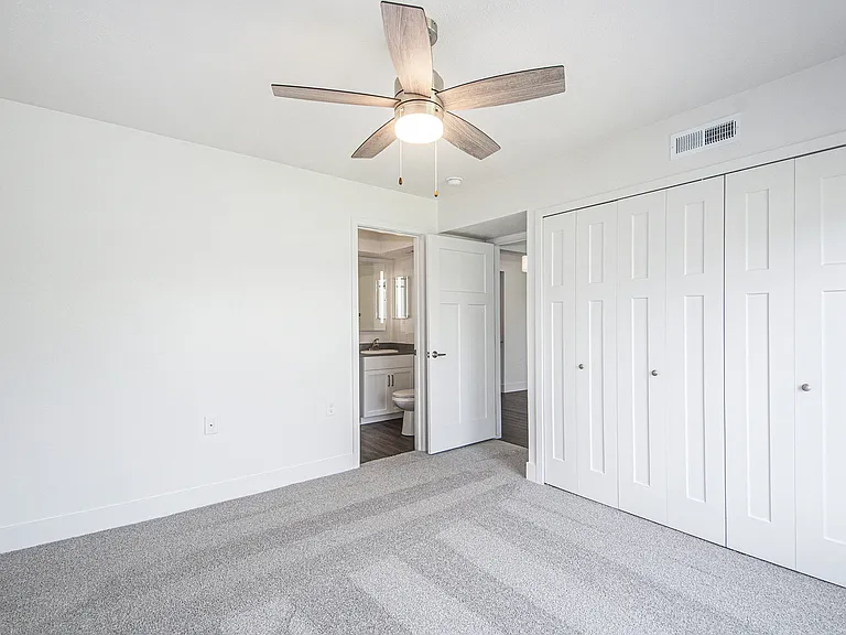 Dupont Lakes Apartments — Photo 53