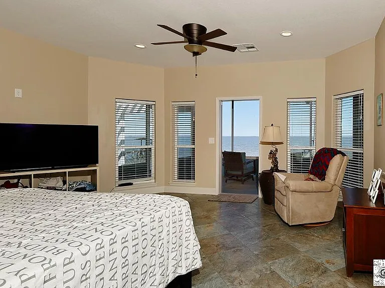 3731 Bayshore Dr — Photo 8