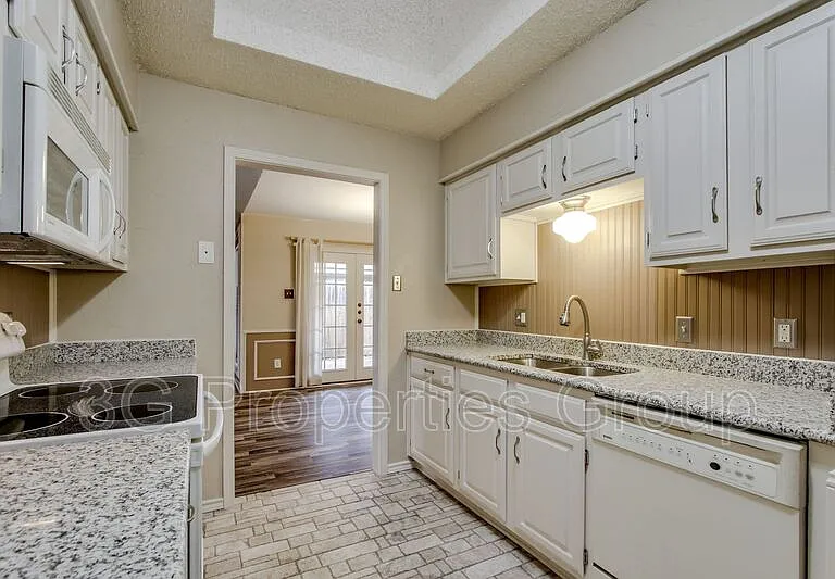 3712 Roussillon Dr — Photo 18
