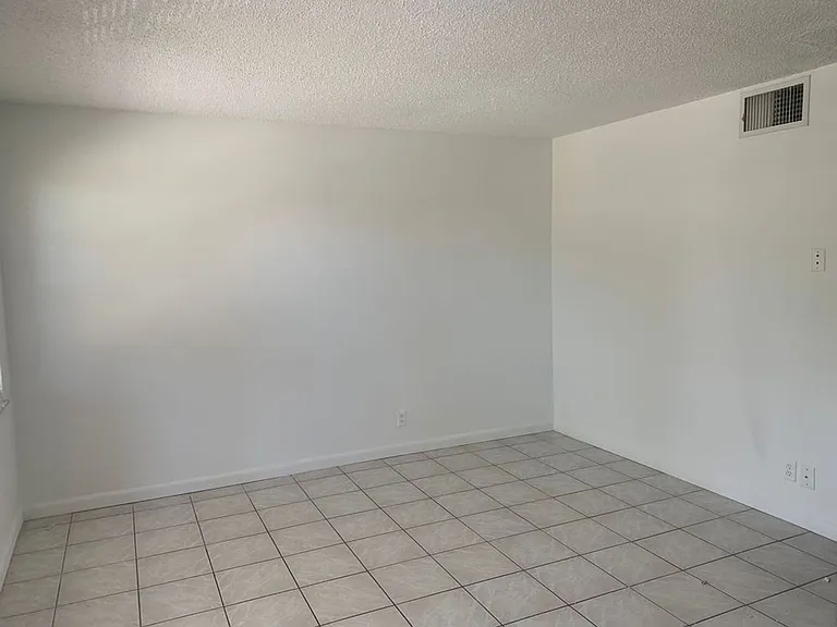1150 NE 17th Ct — Photo 22